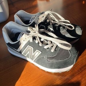 New Balance 574 (7.5D) Black Suede